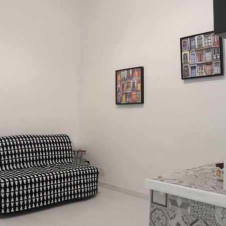 A Tre Passi Dal Duomo Apartment Napoli Bagian luar foto